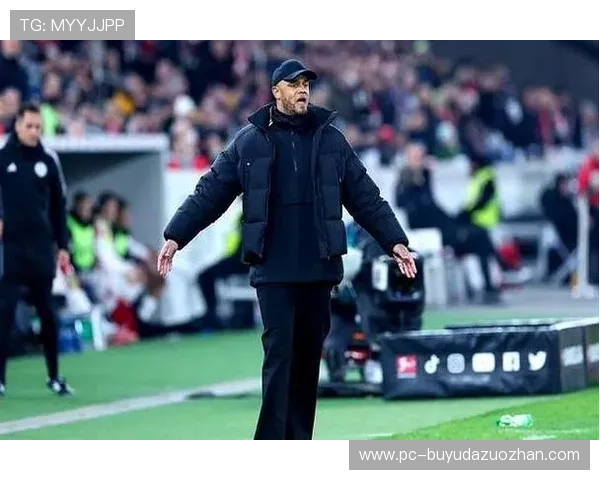 教练场边激情指挥，补时阶段绝杀后跪地庆祝